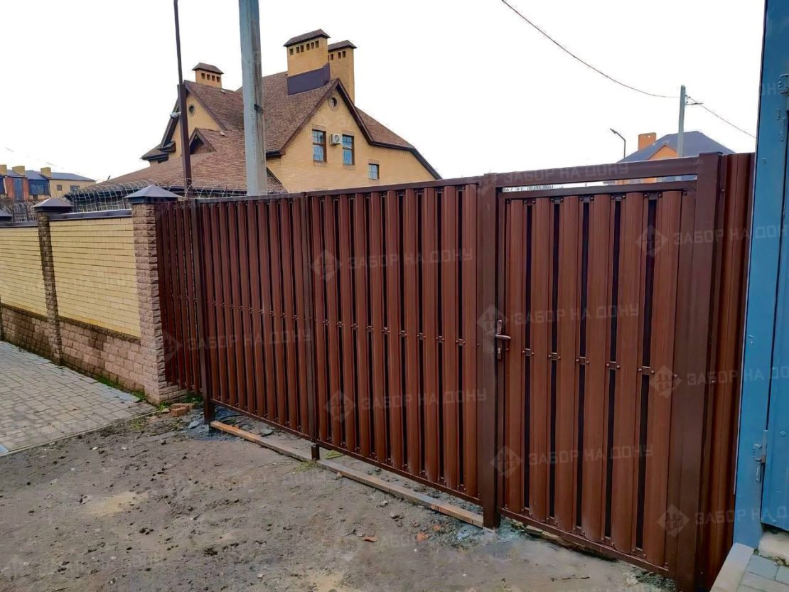 Ворота с калиткой для частного дома и дачи  в Алчевске